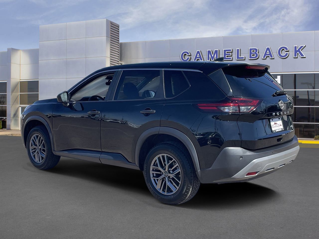 Used 2023 Nissan Rogue S image 4