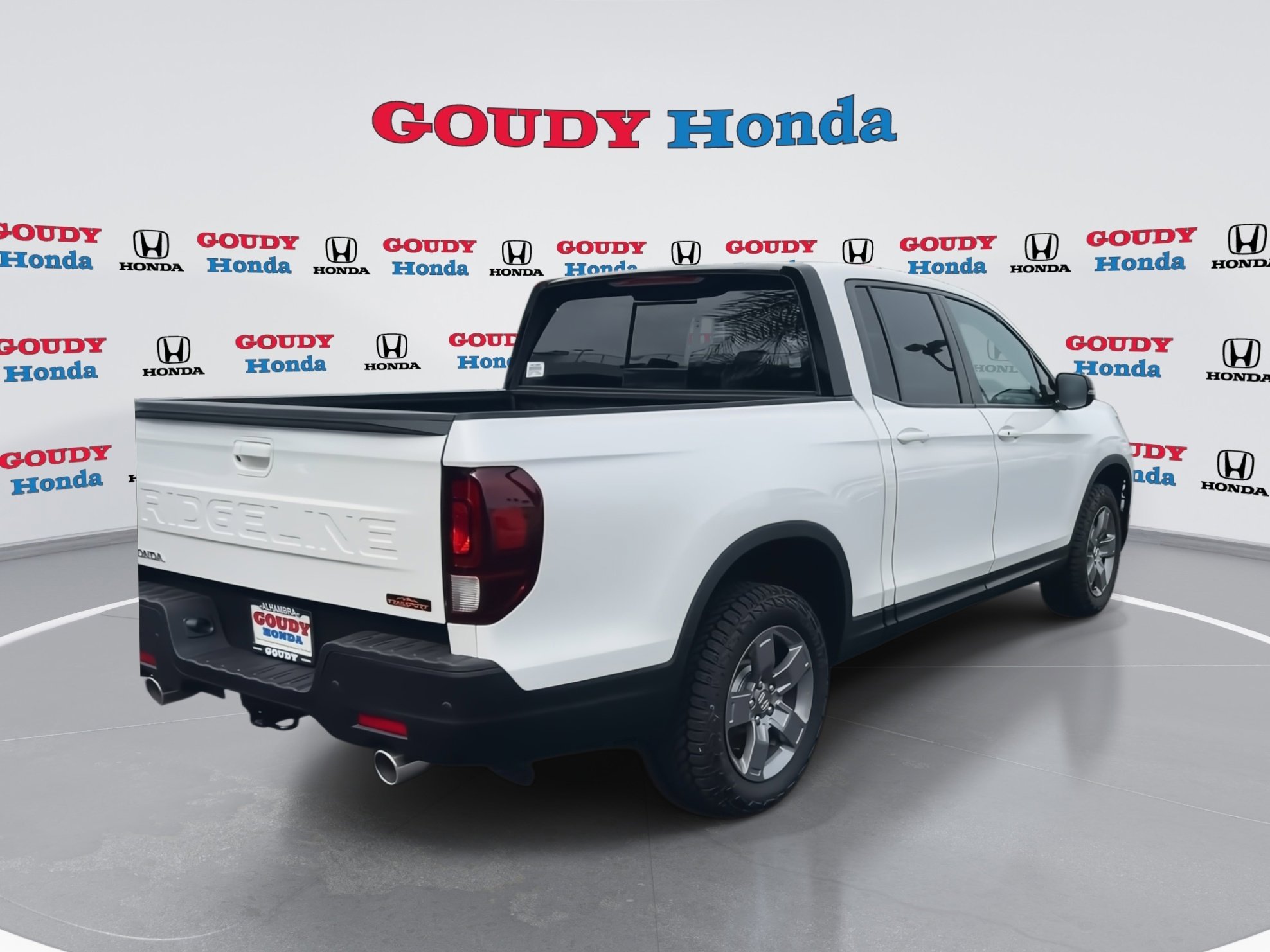 Used 2025 Honda Ridgeline TrailSport image 8