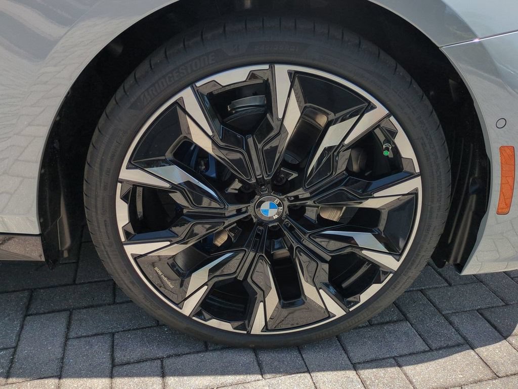 New 2027 BMW 530i xDrive w/ M Sport Package AWD/4WD image 11