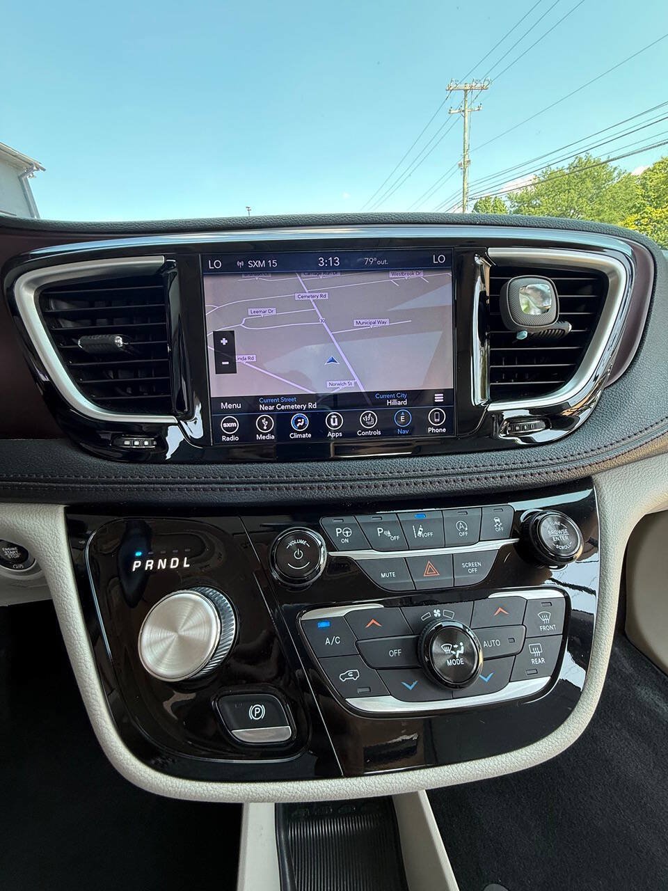 Used 2018 Chrysler Pacifica Limited w/ Tire & Wheel Group FWD image 20