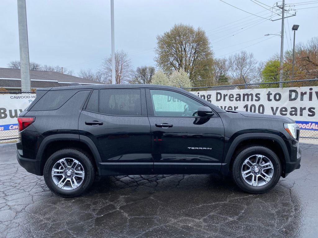 Used 2025 GMC Terrain Elevation AWD/4WD image 2