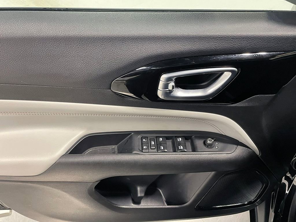 Used 2025 Jeep Compass Limited image 18