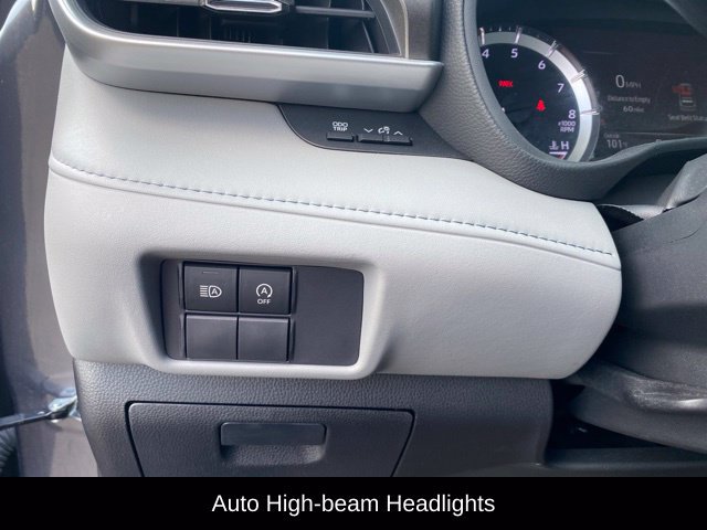 Used 2023 Toyota Highlander L AWD/4WD image 9