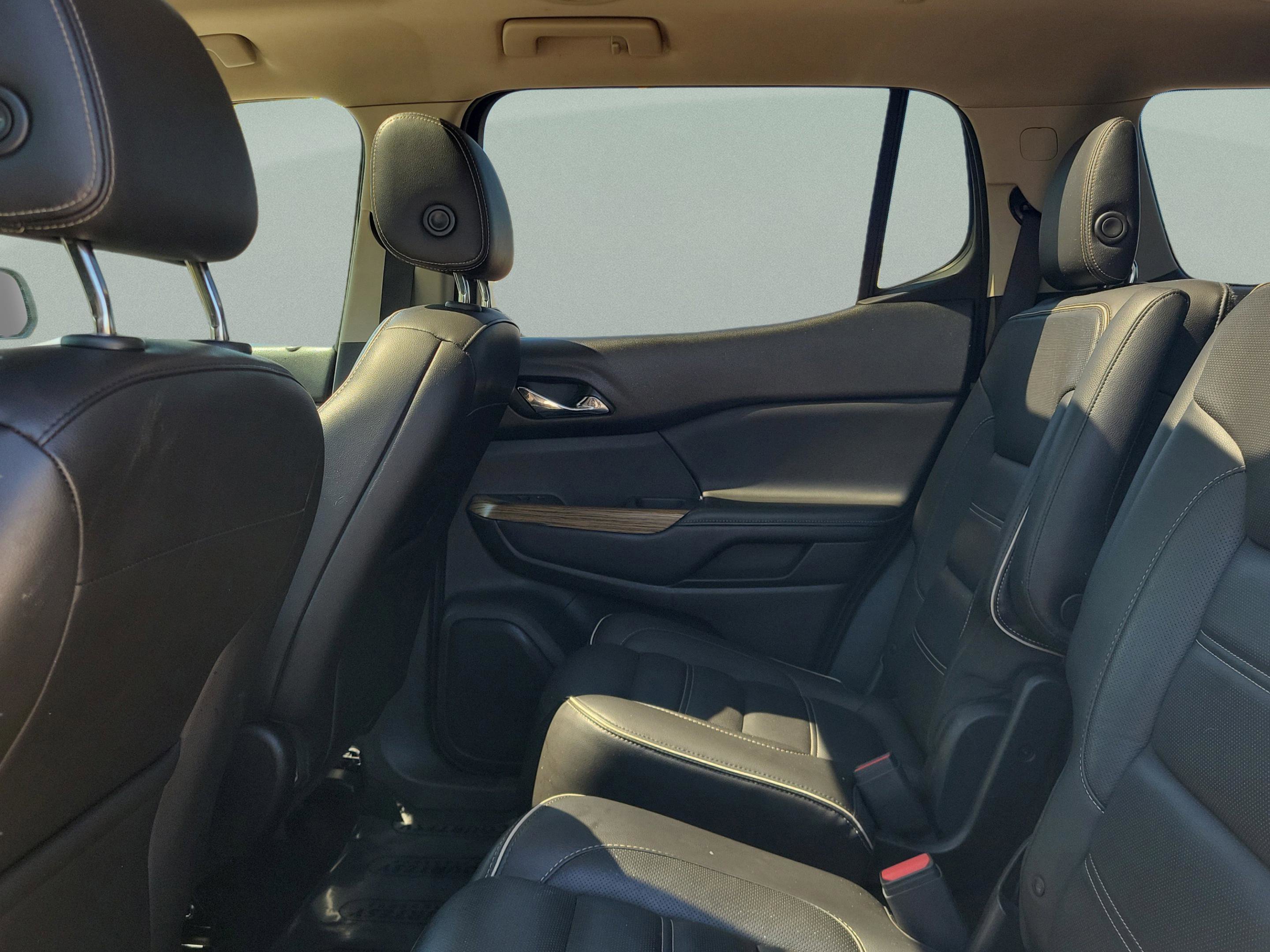 Used 2018 GMC Acadia Denali w/ Technology Package FWD image 11