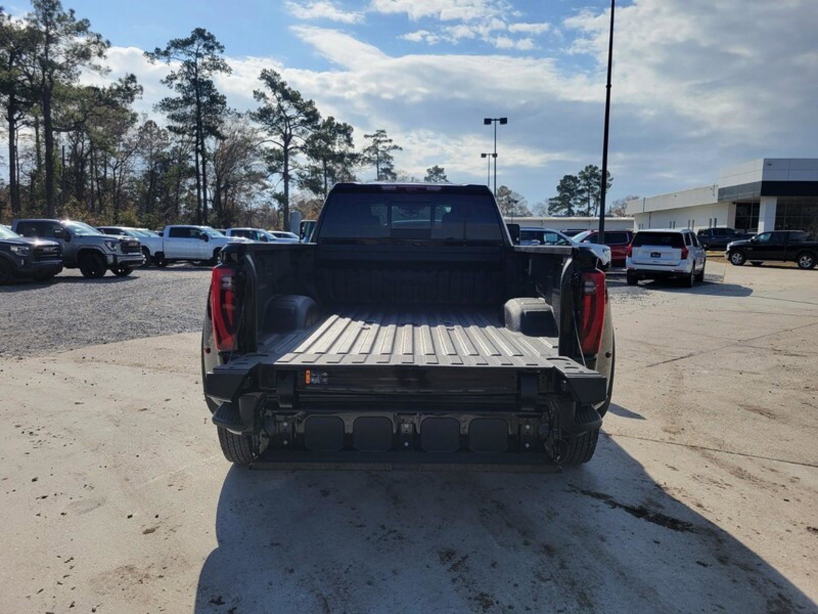 New 2026 GMC Sierra 3500 Denali w/ Denali Reserve Package image 8