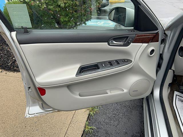 Used 2011 Chevrolet Impala LT w/ Luxury Edition Package FWD image 9