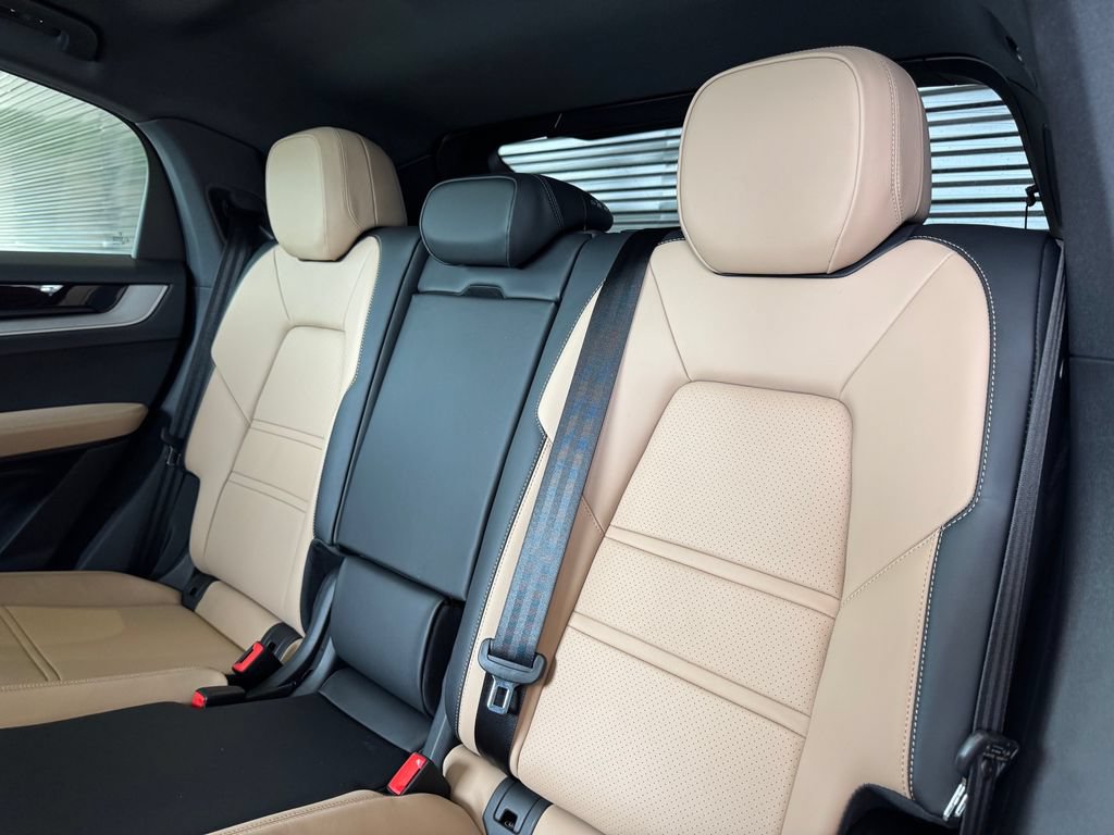 New 2026 Porsche Cayenne Coupe AWD/4WD image 21