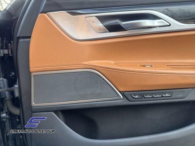 Used 2022 BMW 750i xDrive w/ Executive Package AWD/4WD image 18