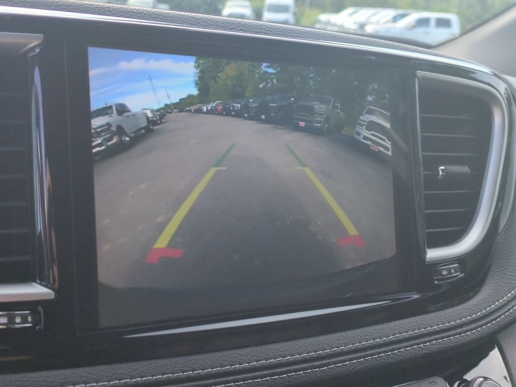 New 2027 Chrysler Pacifica Select FWD image 22