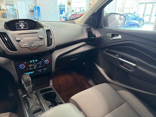 Used 2018 Ford Escape SE image 25