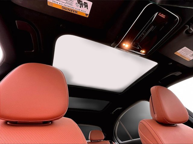 Used 2025 Mercedes-Benz C 300 Sedan image 17