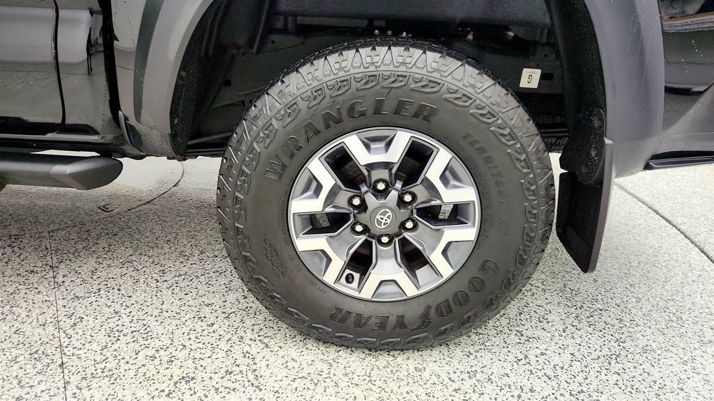 Used 2023 Toyota Tacoma TRD Off-Road w/ TRD Premium Off Road Package AWD/4WD image 9