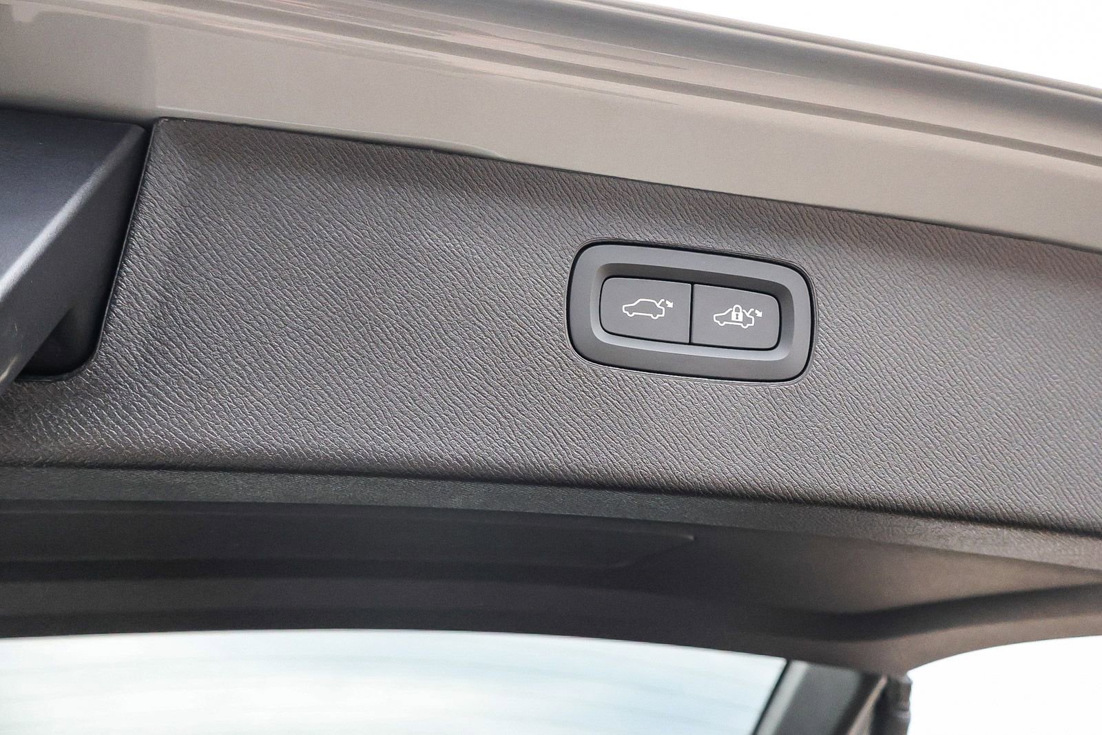 New 2026 Volvo XC90 B5 Plus w/ Protection Package image 25