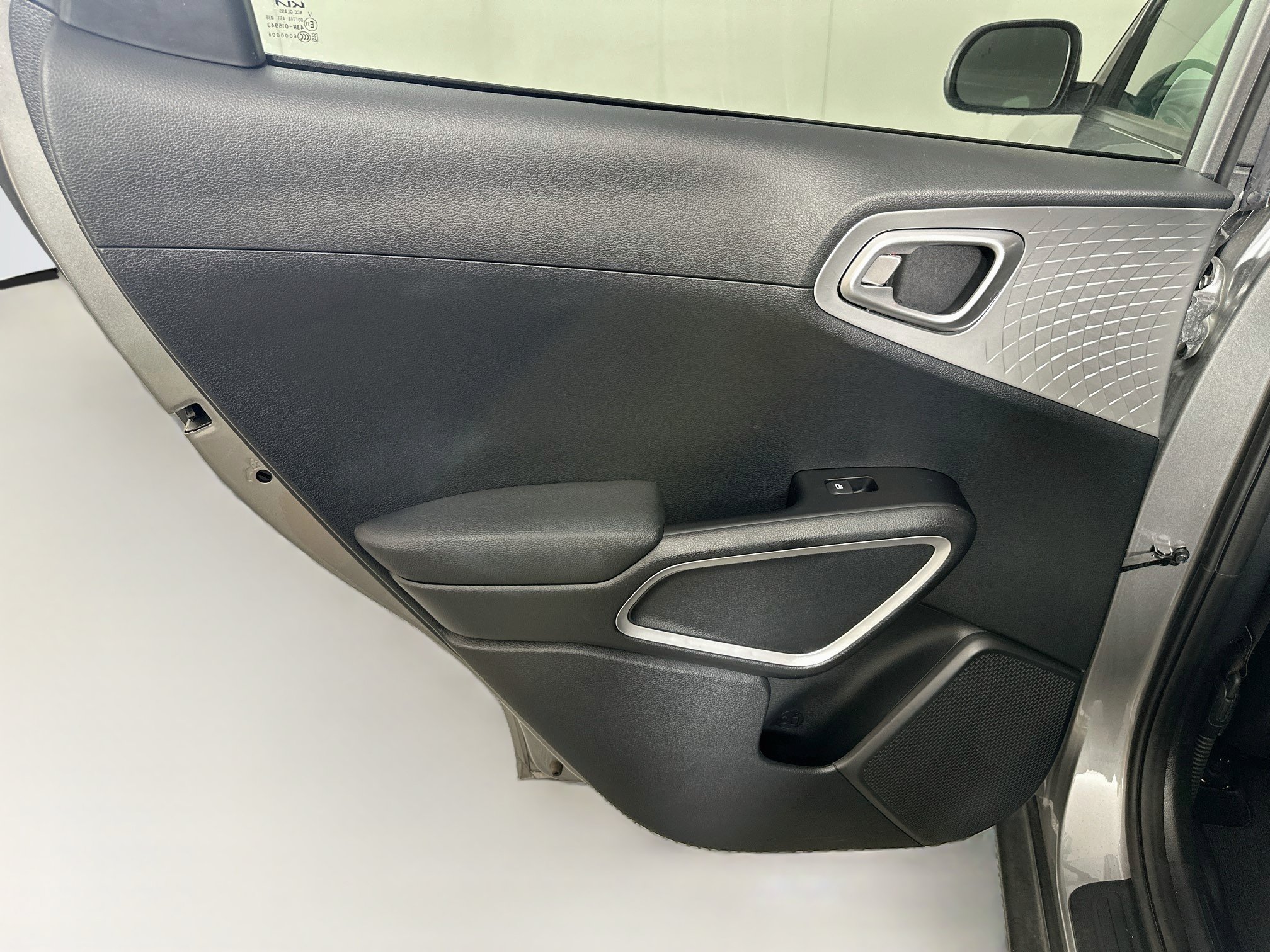 Used 2025 Kia Soul LX w/ LX Technology Package FWD image 25