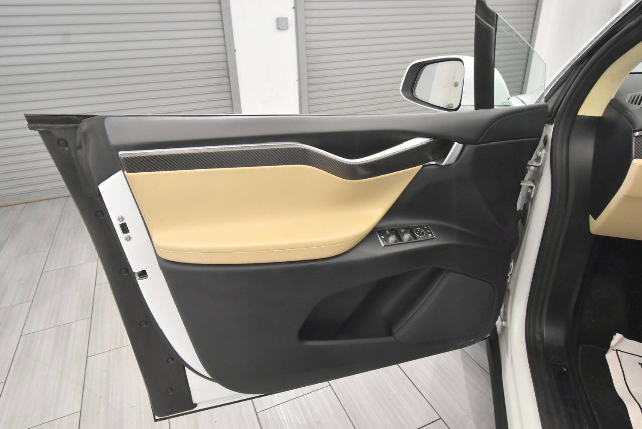 Used 2017 Tesla Model X 75D image 16