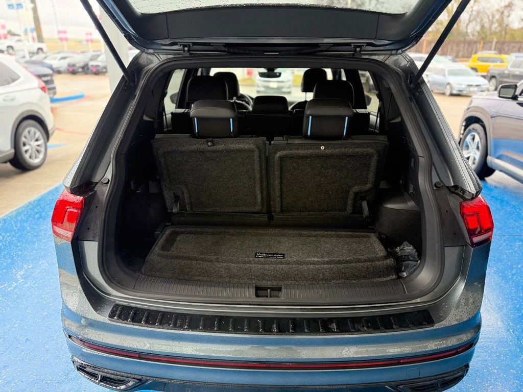 Used 2022 Volkswagen Tiguan SE R-Line image 13