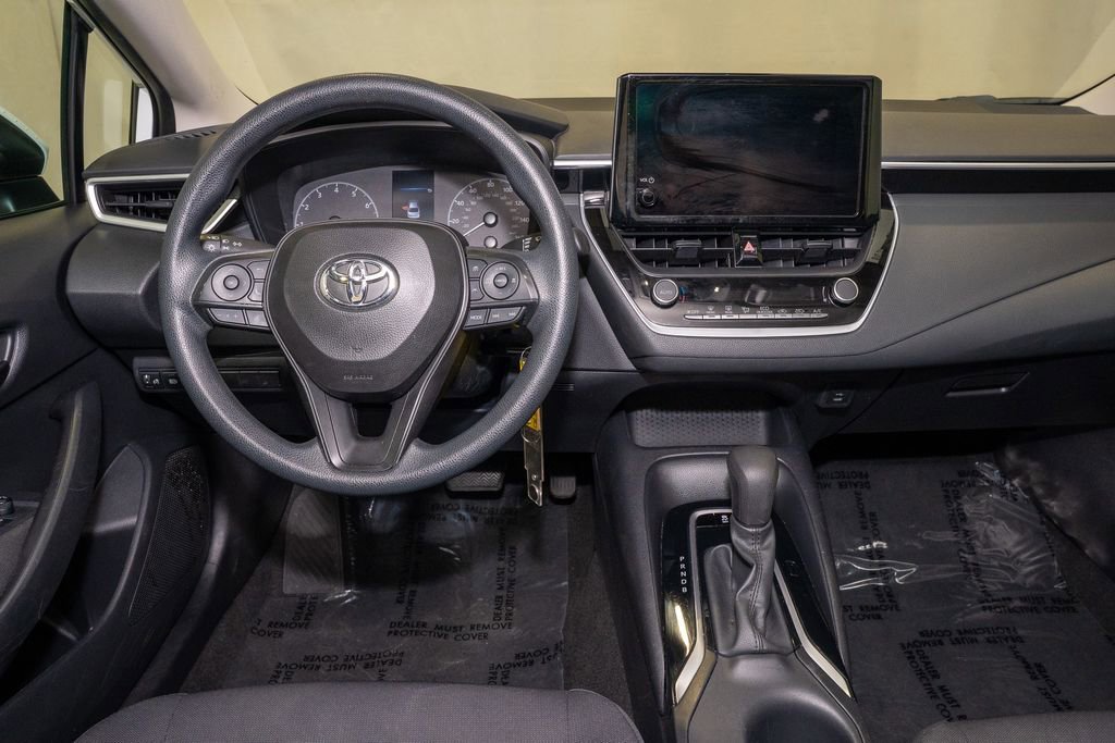 Used 2024 Toyota Corolla LE image 2