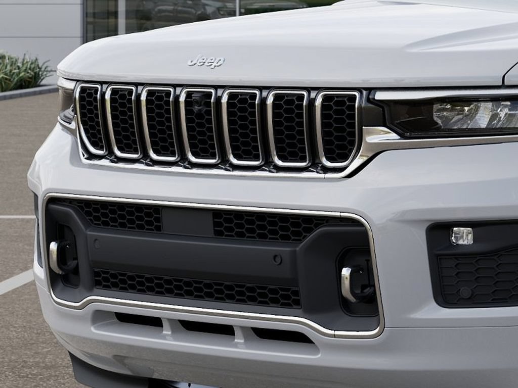 New 2025 Jeep Grand Cherokee L Overland w/ Advanced Protech Group III AWD/4WD image 11