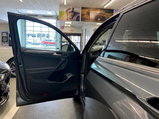 Used 2019 Volkswagen Tiguan SEL Premium image 32