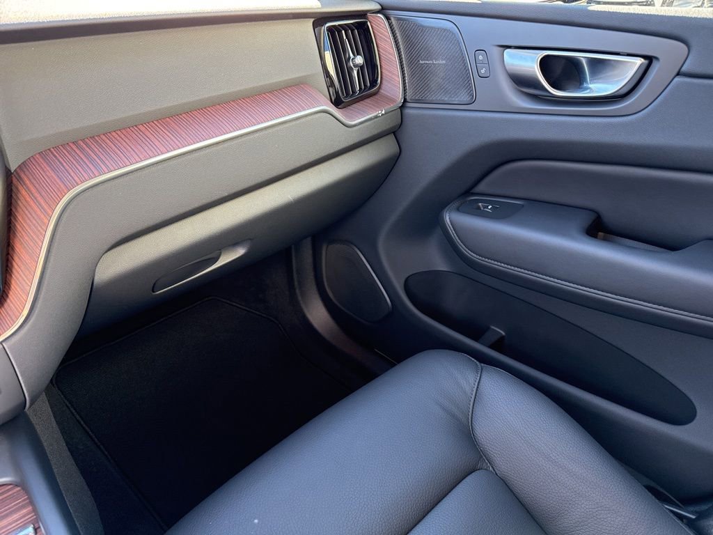 Used 2024 Volvo XC60 T8 Plus w/ Protection Package Premier image 28