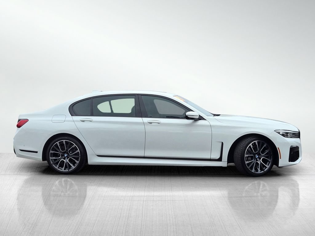 Used 2021 BMW 740i w/ M Sport Package RWD image 3