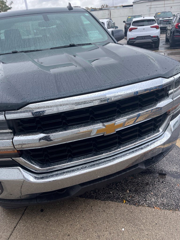 Used 2018 Chevrolet Silverado 1500 LT w/ All Star Edition AWD/4WD image 2