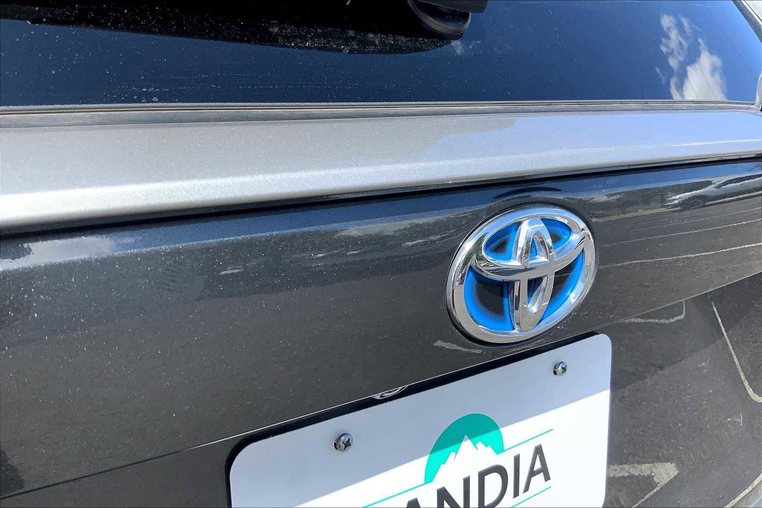 Used 2023 Toyota RAV4 Limited image 27