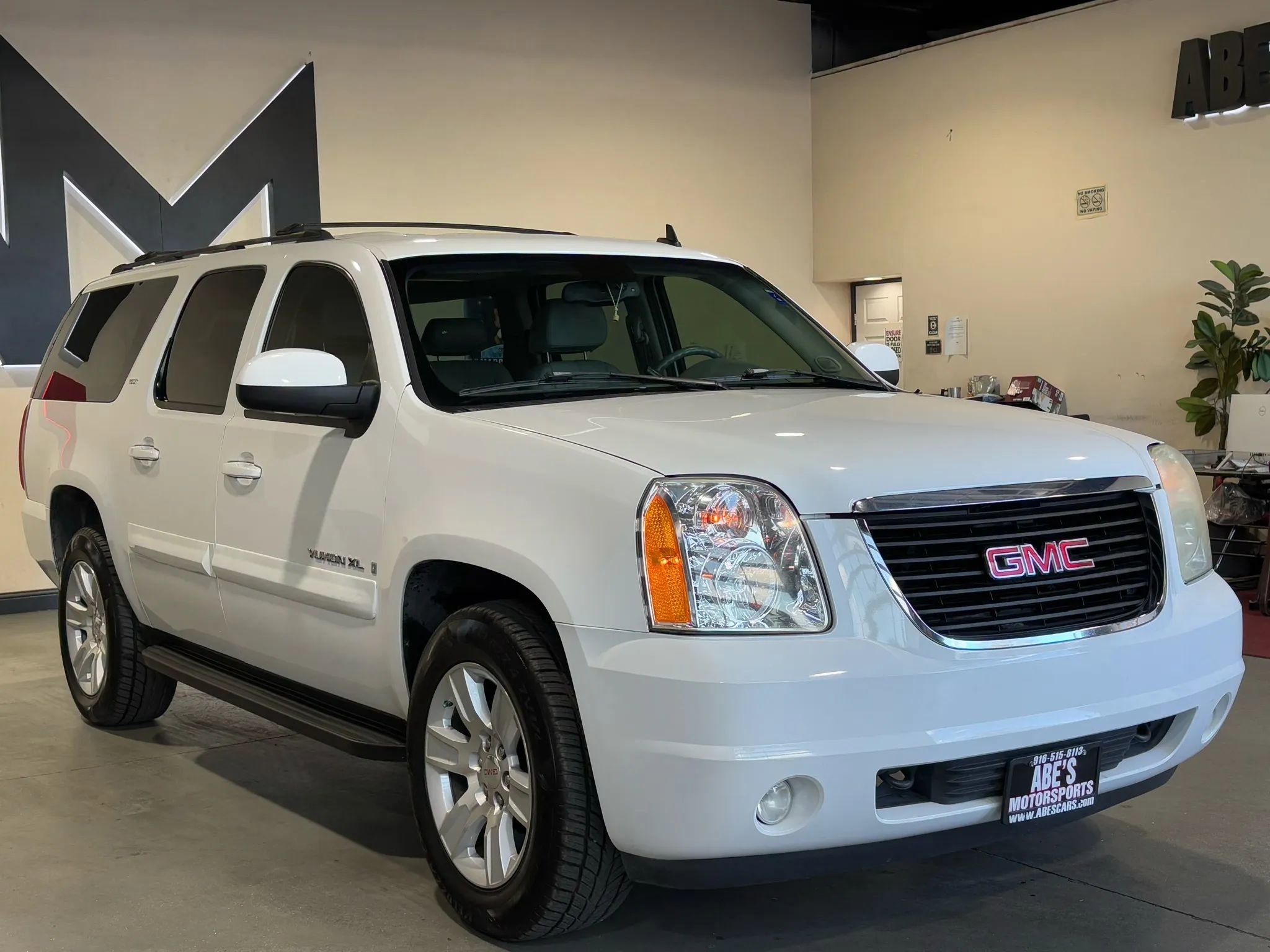Used 2007 GMC Yukon XL SLT w/ SLT Preferred Equipment Group image 2