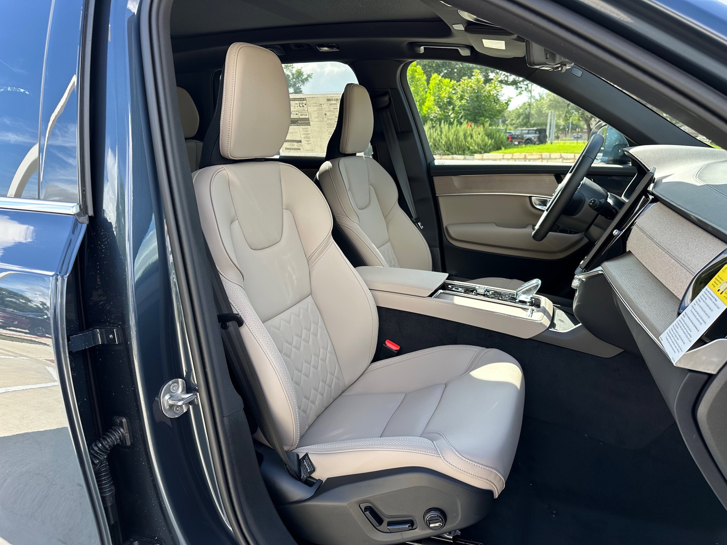 Used 2026 Volvo XC90 B6 Plus w/ Protection Package Premier AWD/4WD image 8