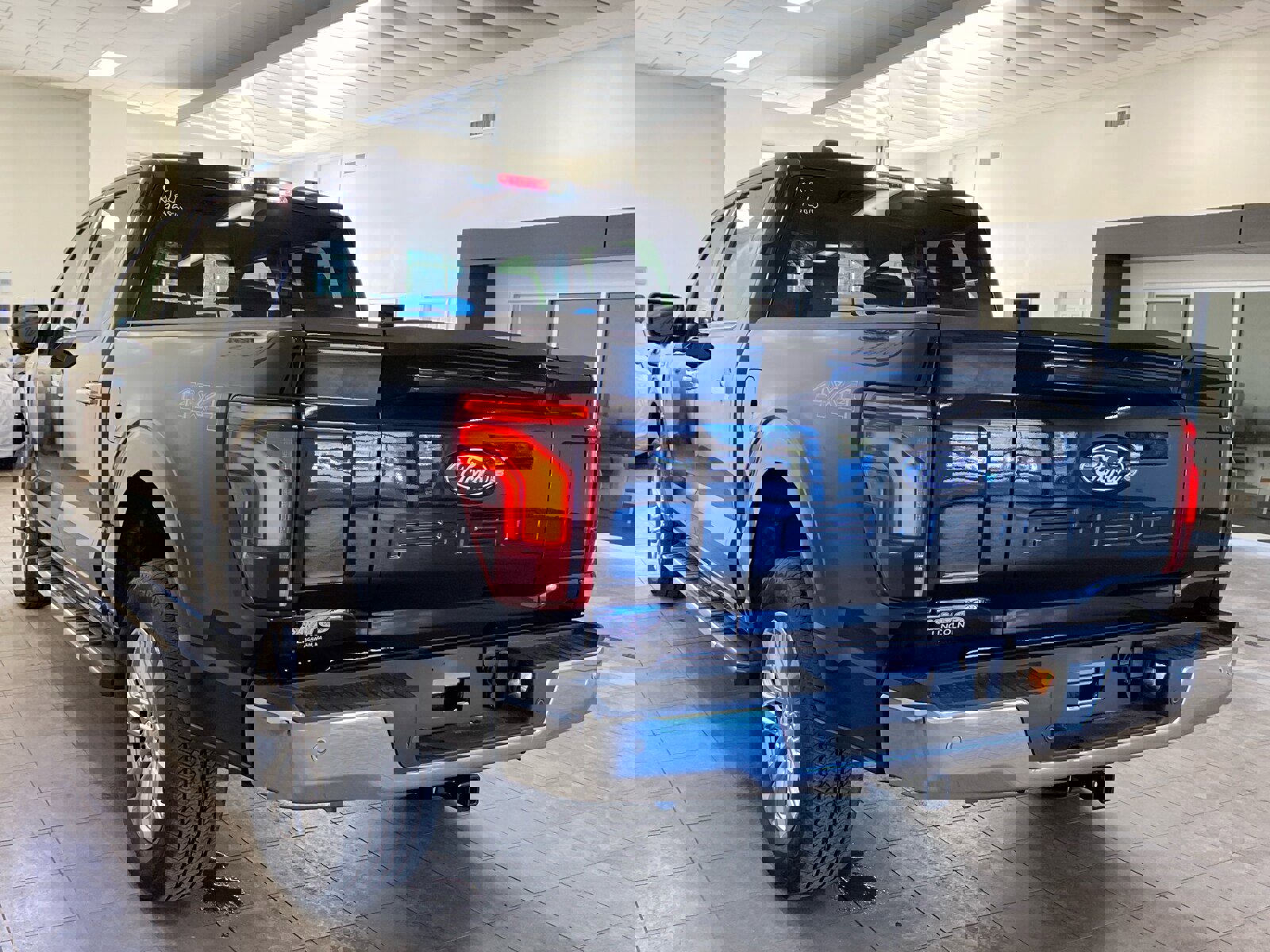 New 2025 Ford F150 Lariat w/ Equipment Group 502A High image 5