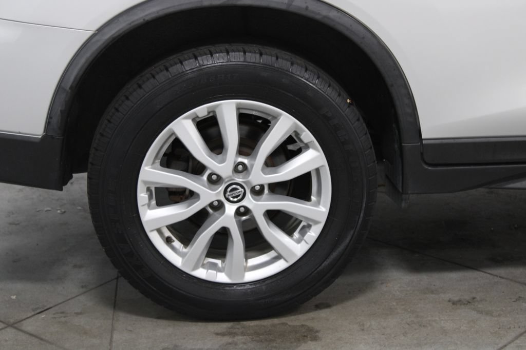 Used 2020 Nissan Rogue SV AWD/4WD image 13