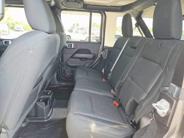Used 2019 Jeep Wrangler Unlimited Sahara w/ Dual Top Group AWD/4WD image 9