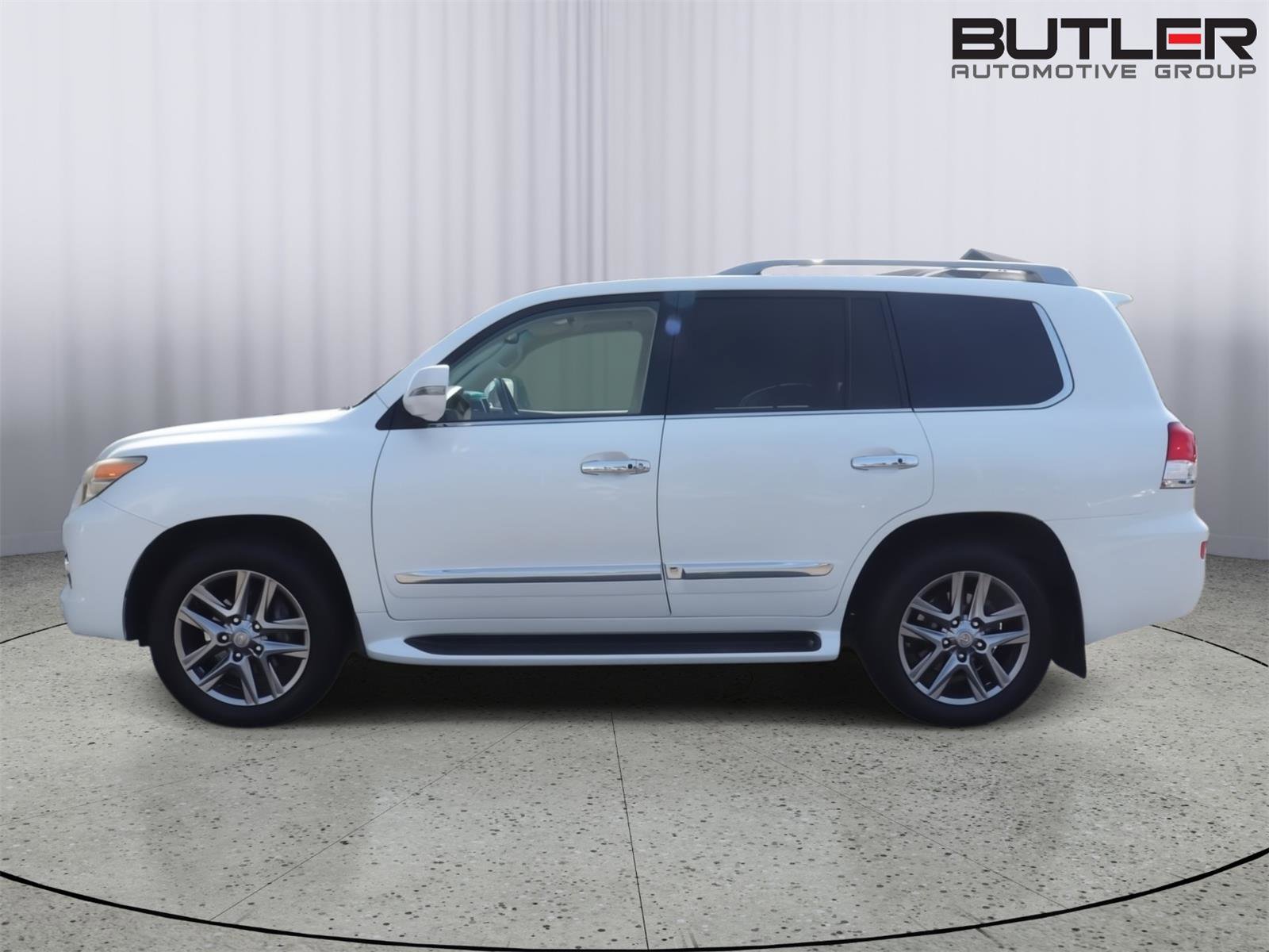 Used 2013 Lexus LX 570 4WD w/ Luxury Pkg image 4