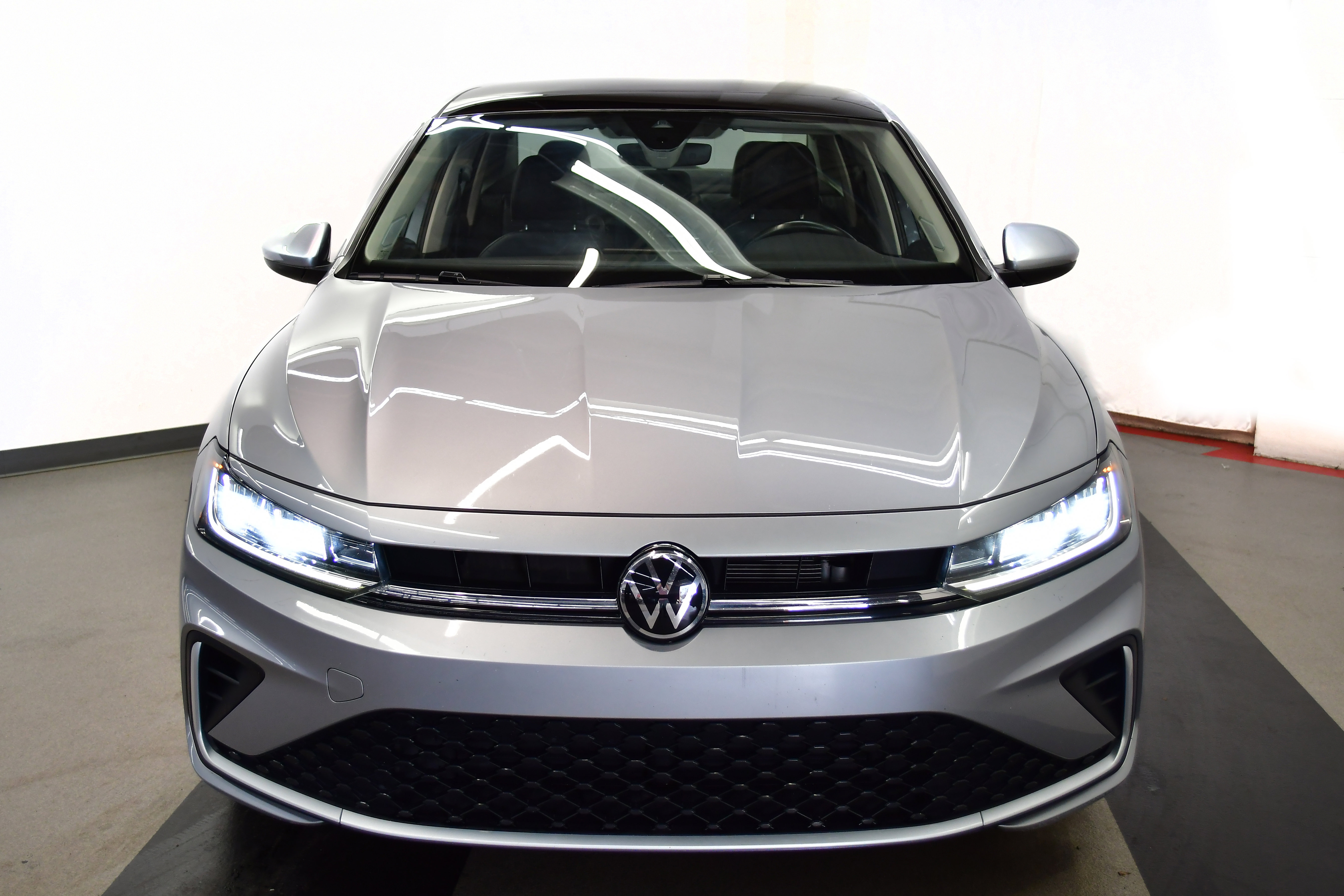 Used 2025 Volkswagen Jetta SE FWD image 6