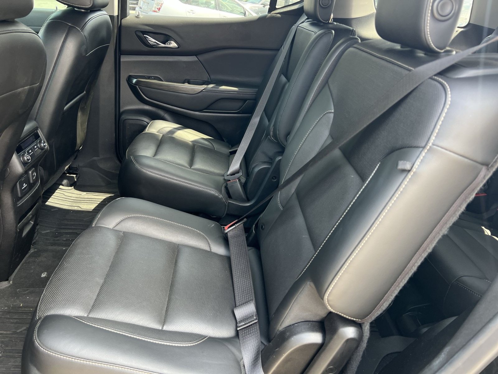 Used 2019 GMC Acadia SLT w/ Black Edition FWD image 25