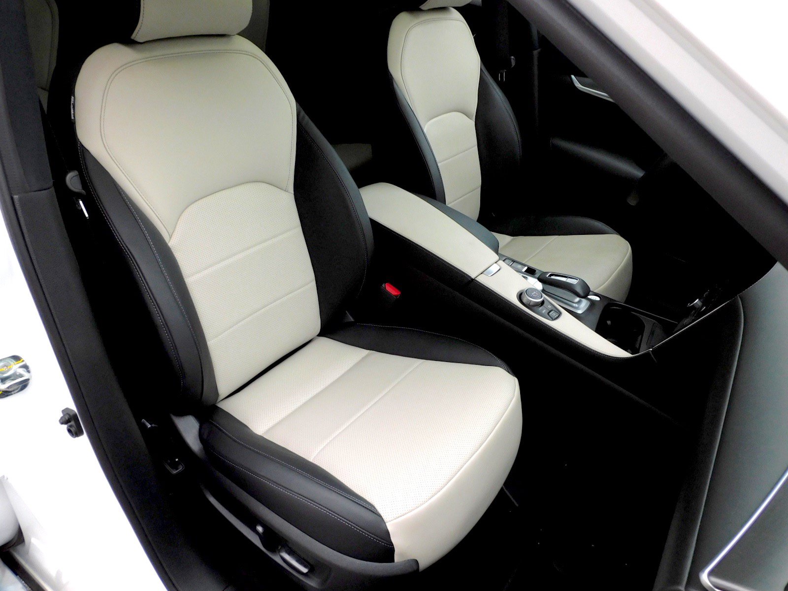 Used 2025 INFINITI QX55 Essential AWD/4WD image 19