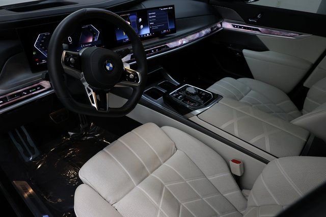 Used 2024 BMW 760i xDrive w/ Executive Package image 83