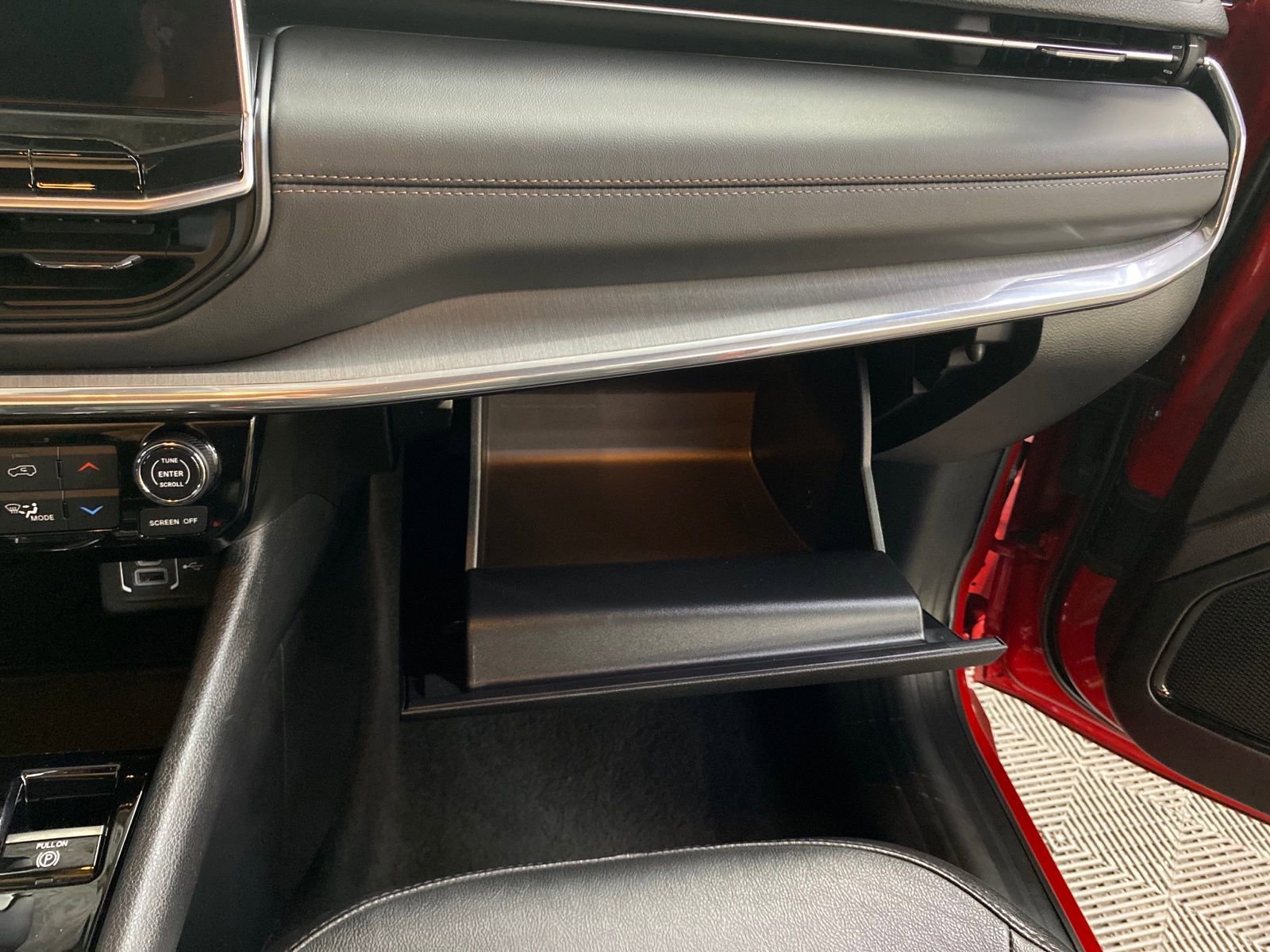 Used 2023 Jeep Compass Limited image 26