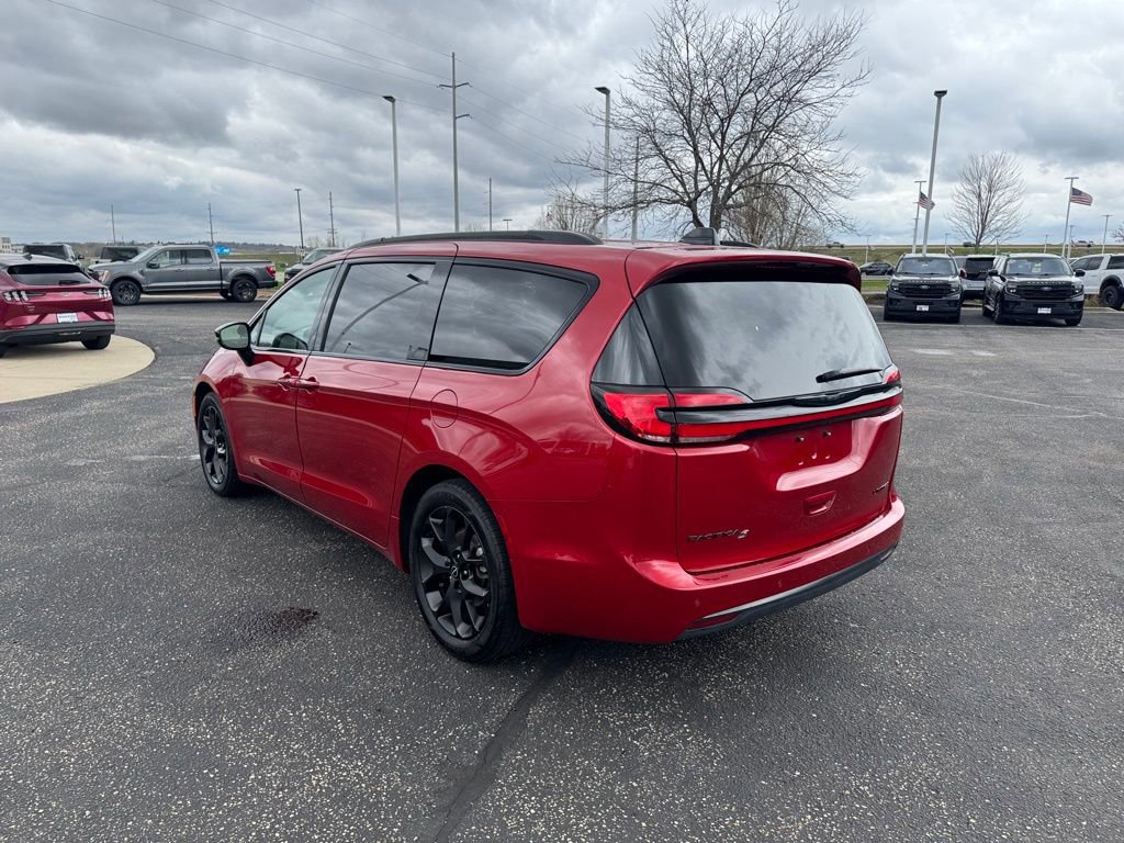 Used 2025 Chrysler Pacifica Limited FWD image 5