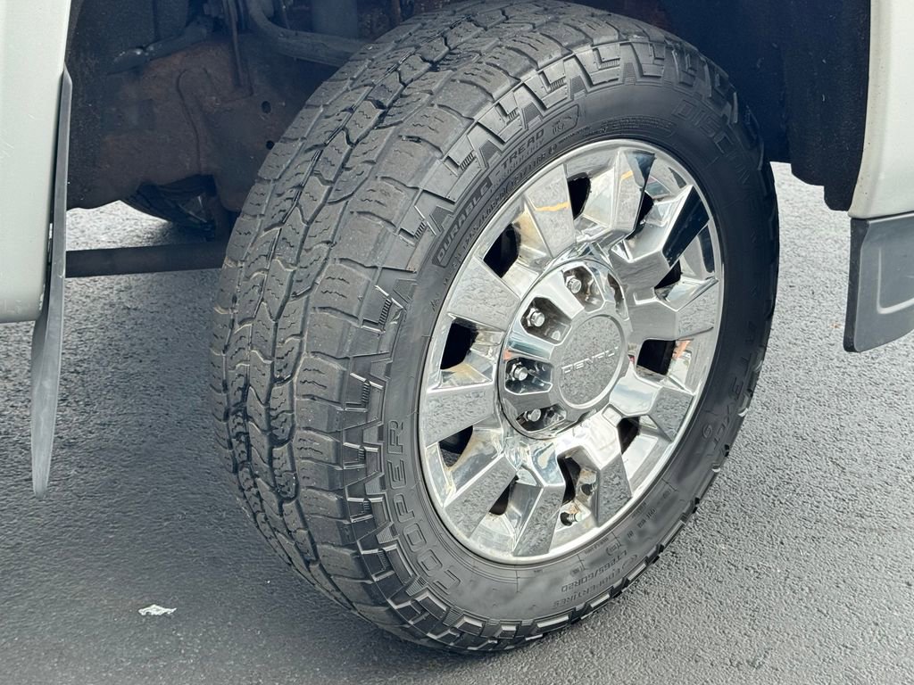 Used 2018 GMC Sierra 2500 Denali w/ Suspension Package, Off-Road AWD/4WD image 9