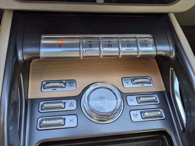 Used 2025 Lincoln Nautilus Reserve image 16