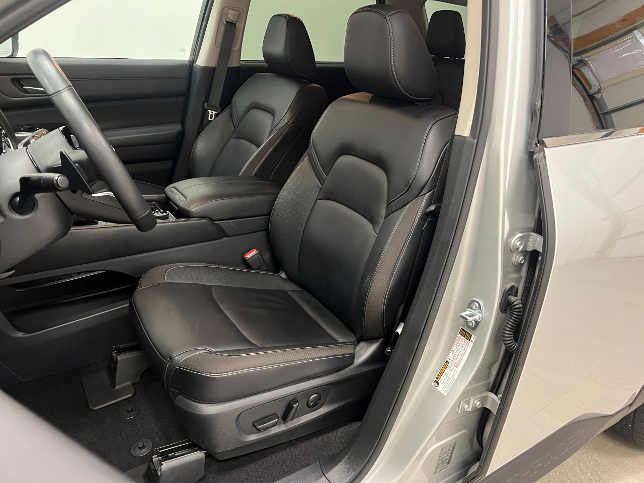 Used 2025 Nissan Pathfinder SL image 24