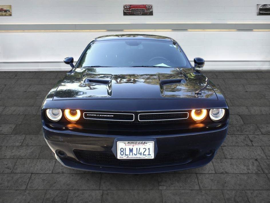 Used 2018 Dodge Challenger SXT RWD image 2