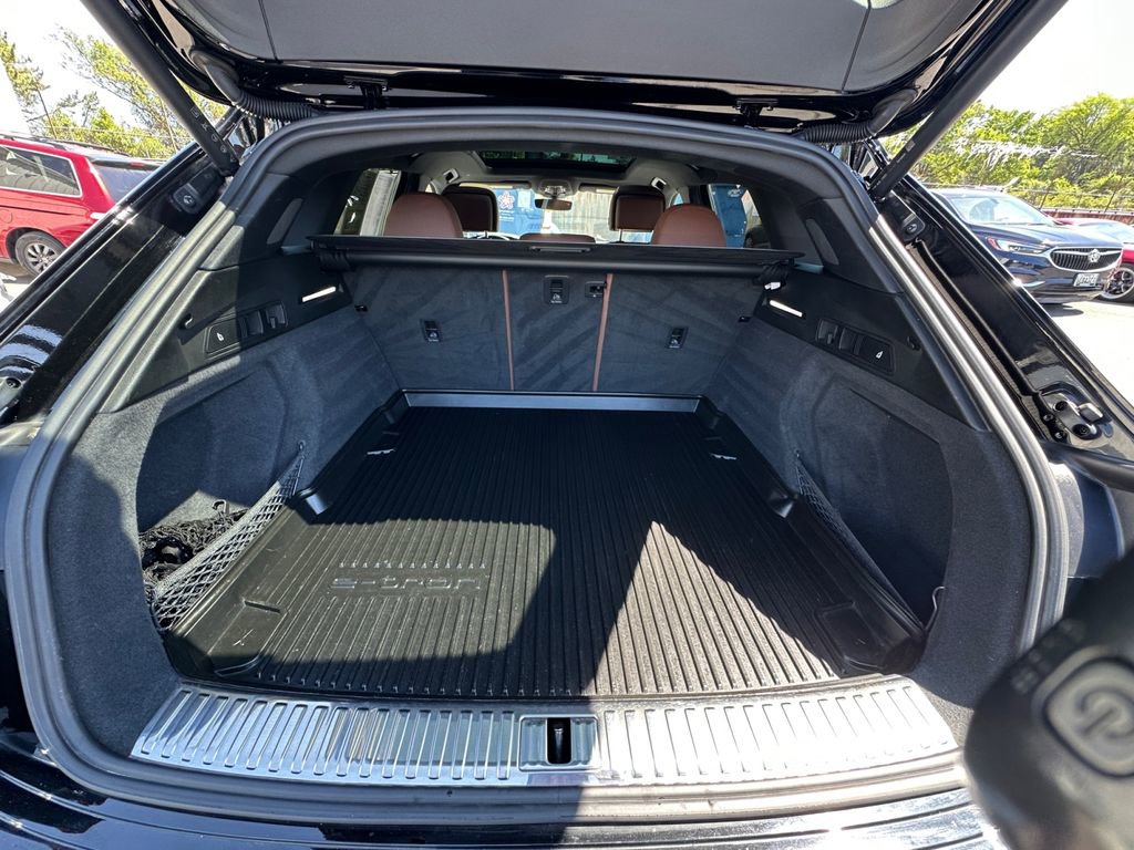 Used 2022 Audi e-tron Premium Plus w/ Premium Plus Package AWD/4WD image 26