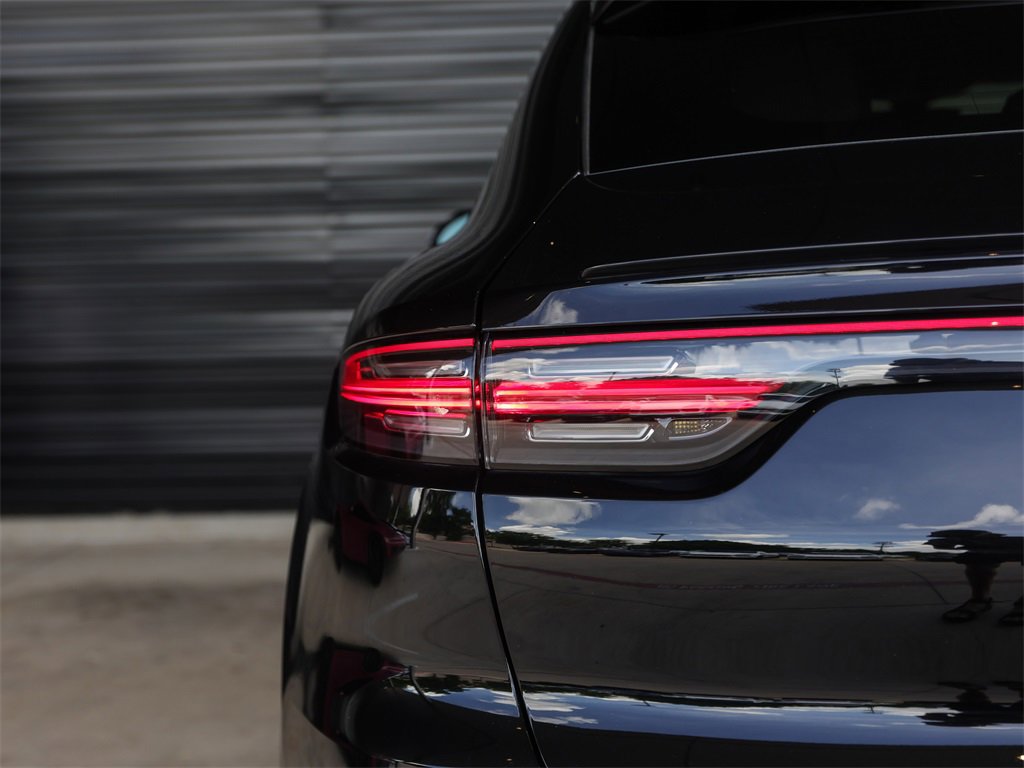 Certified 2023 Porsche Cayenne Platinum Edition image 16