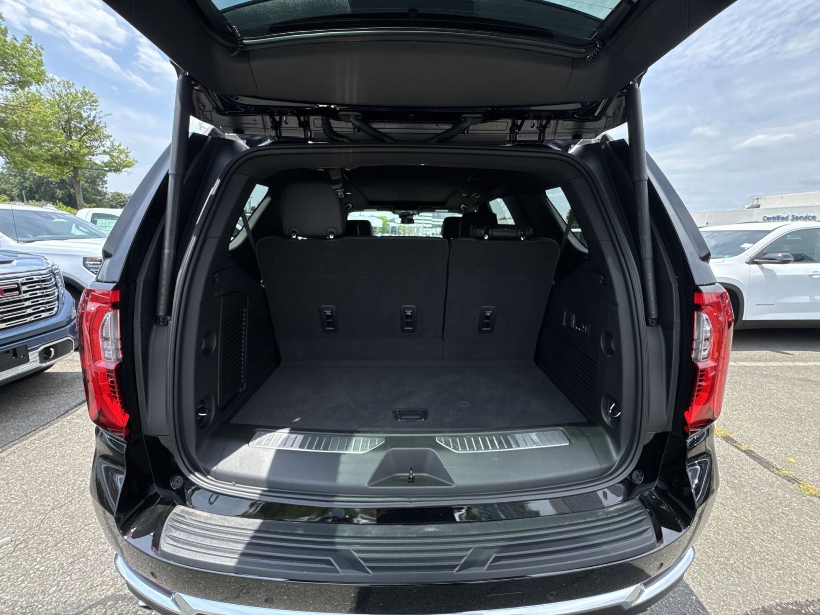 New 2026 GMC Yukon Denali w/ Sun & Power Step Package AWD/4WD image 26