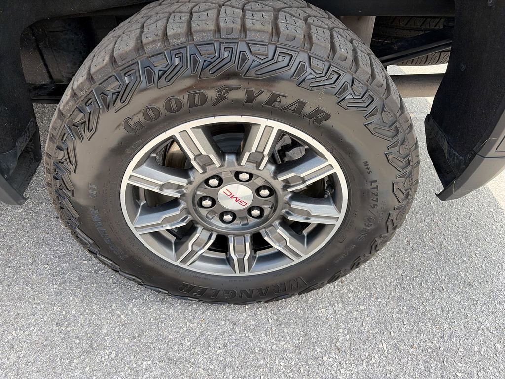 Used 2024 GMC Sierra 1500 AT4 w/ Technology Package AWD/4WD image 38