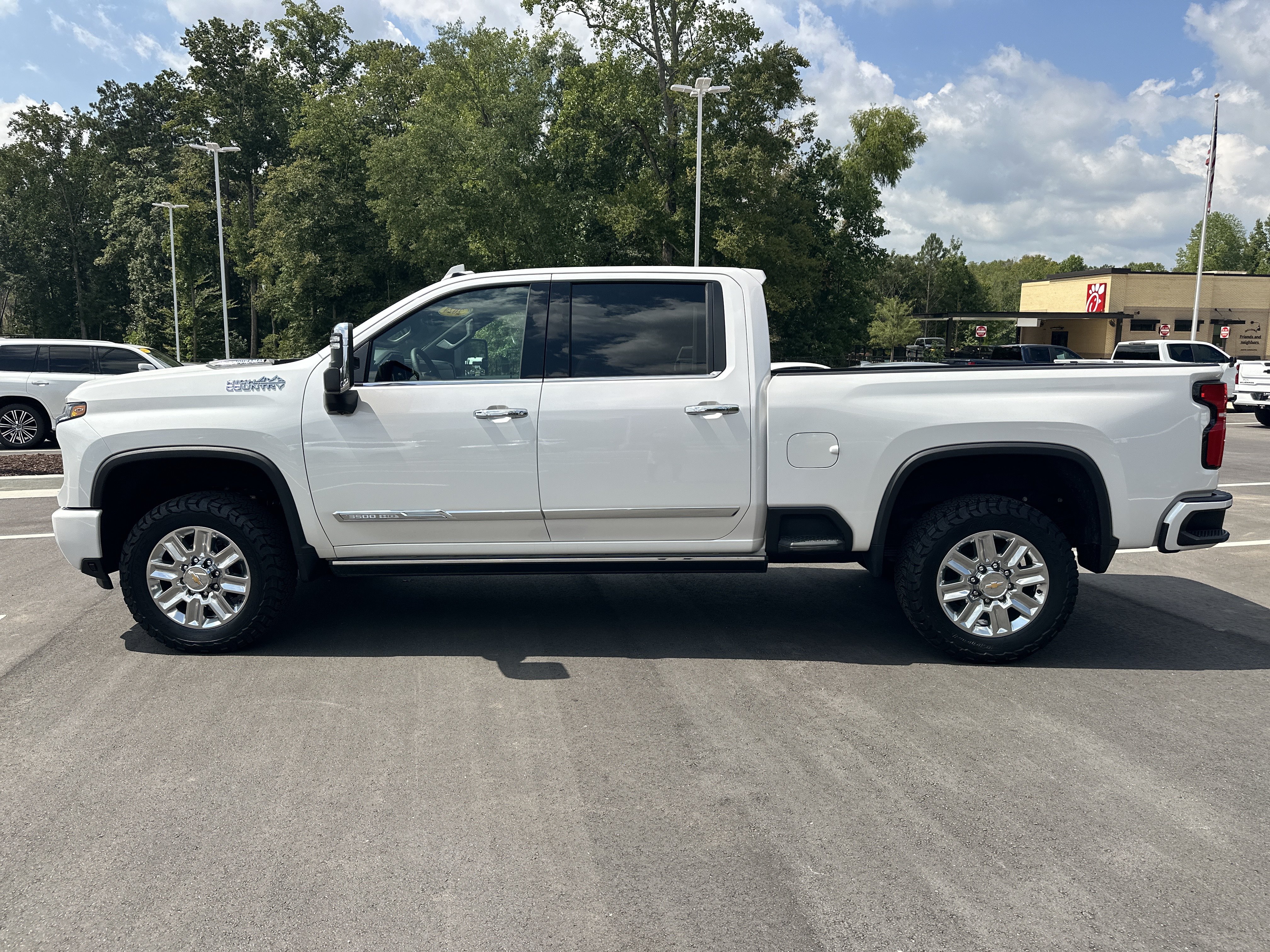 Used 2024 Chevrolet Silverado 3500 High Country w/ High Country Premium Package AWD/4WD image 5