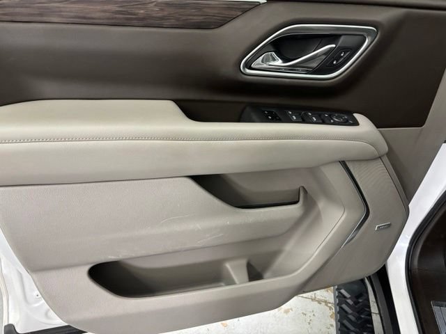 Used 2021 Chevrolet Tahoe Z71 w/ Luxury Package AWD/4WD image 11