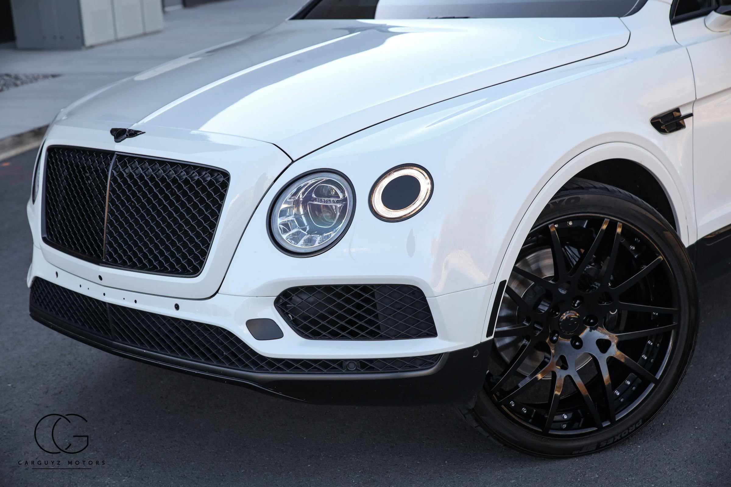 Used 2019 Bentley Bentayga image 4
